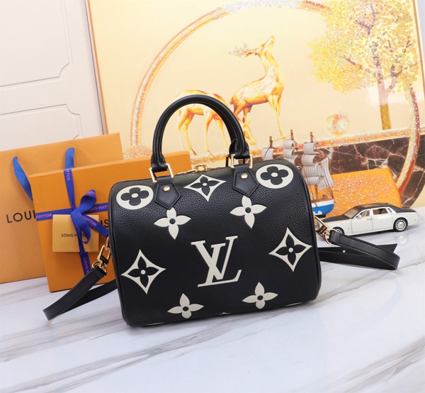 ルイヴィトンバッグ側面デザイン